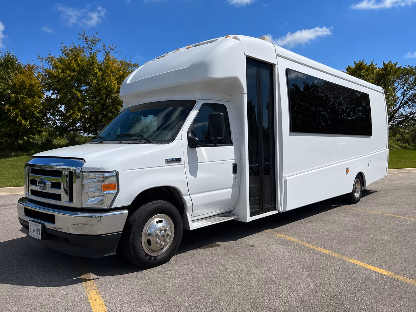Omaha Birthday, Sweet 16, & Quinceañera Transportation party bus exterior
