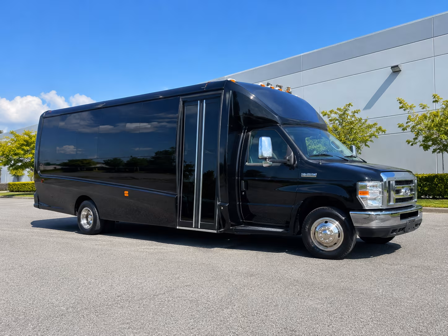 Omaha Birthday, Sweet 16, & Quinceañera Transportation party bus exterior